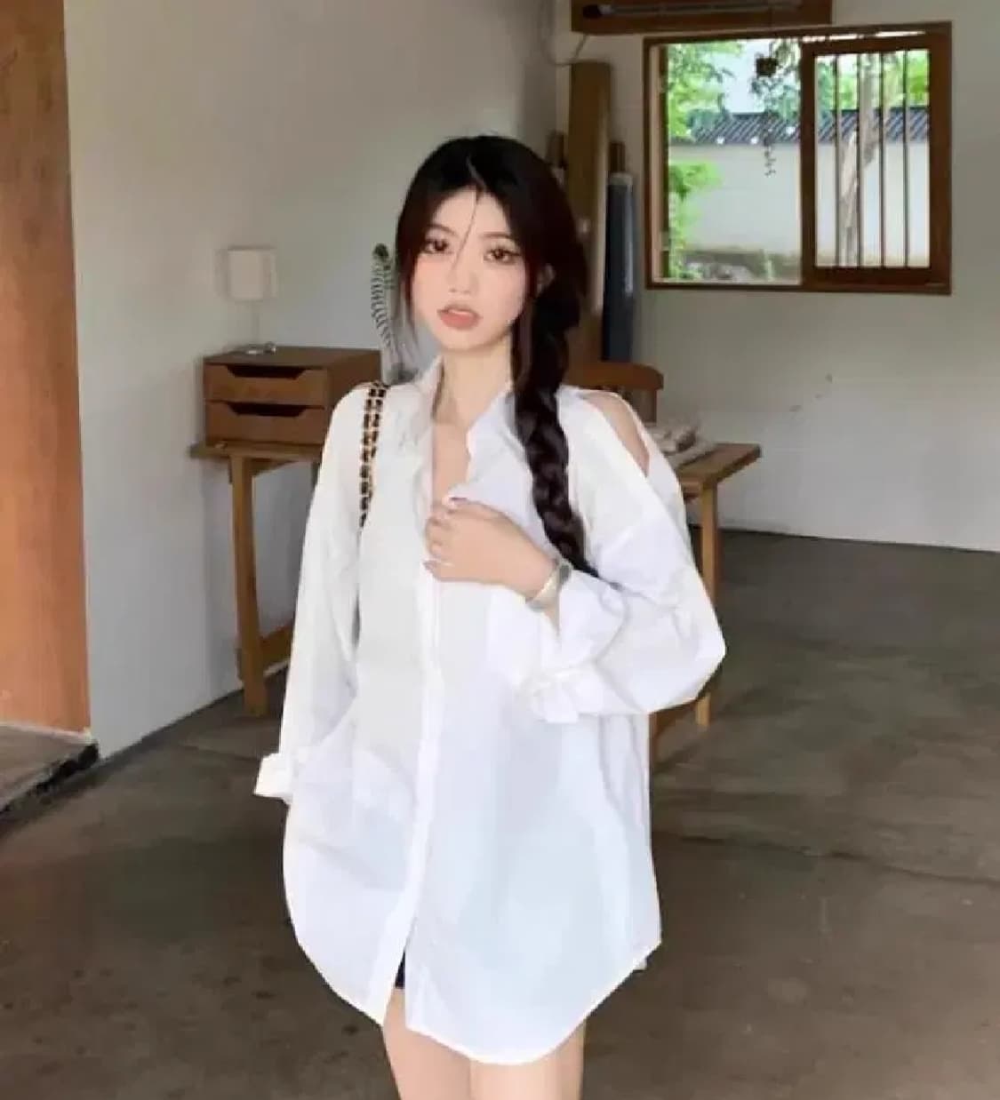 어깨트임박시셔츠오버핏블라우스오프숄더긱시크아방핏가오리홀터넥롱셔츠y2k핀터깔 상품이미지1
