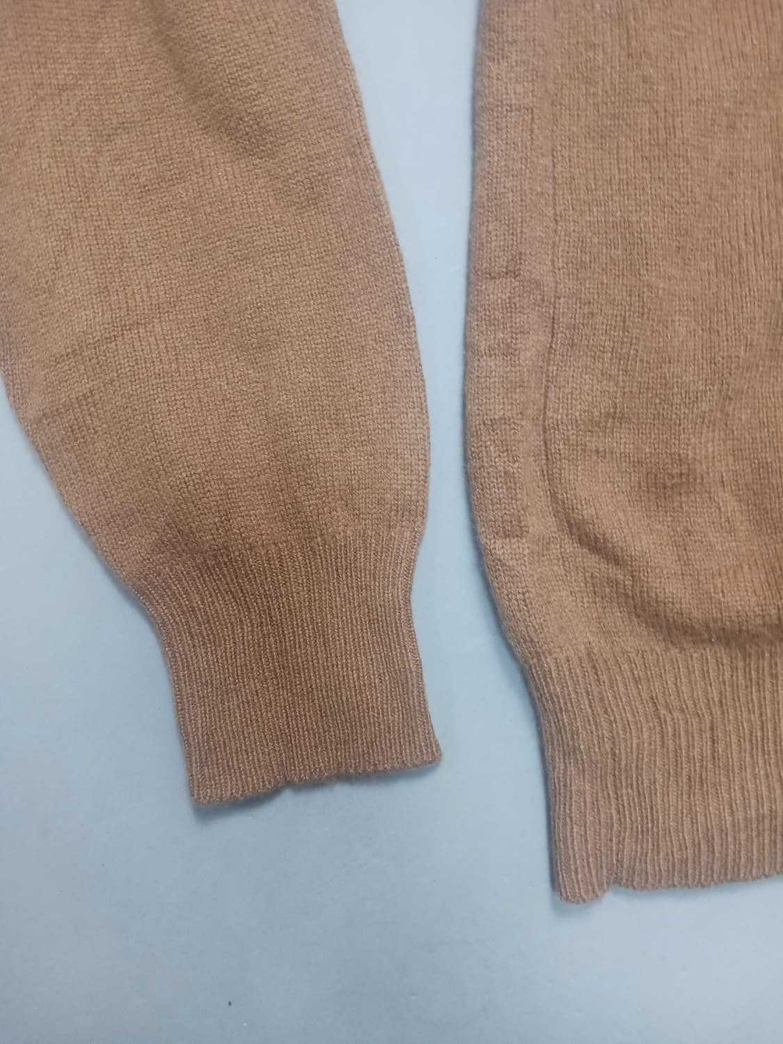 [M] 엠버시로우 캐시미어 브이넥 니트 브라운 상품이미지7