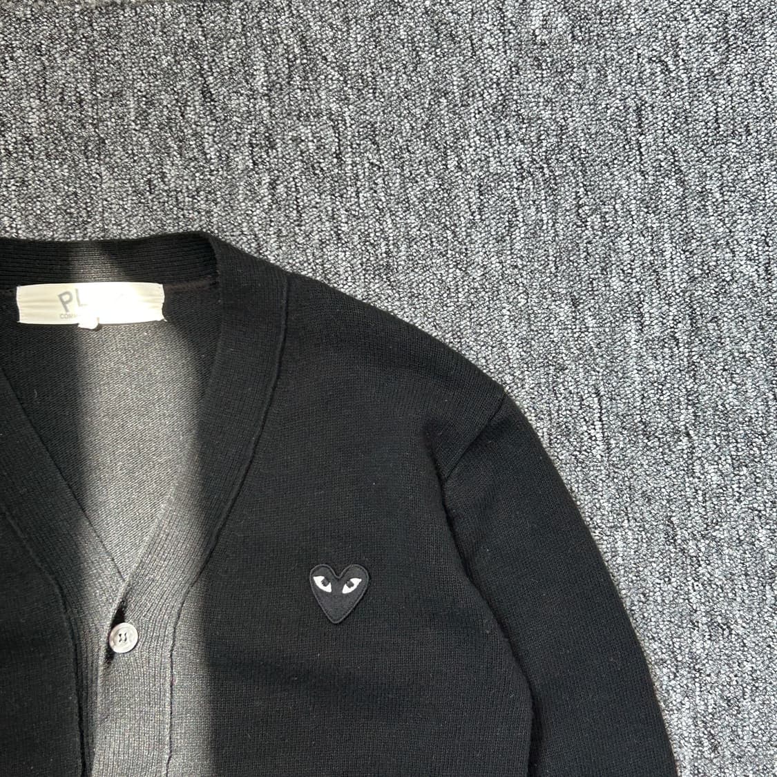 꼼데가르송 블랙 패치 니트 가디건 상품이미지2