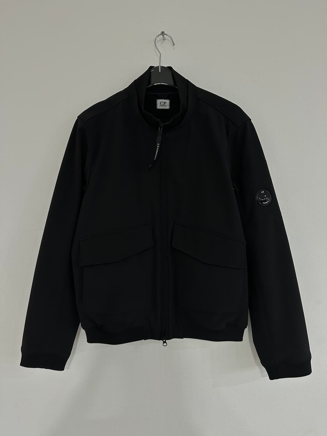 C.P. 컴퍼니 쉘-R 봄버 자켓 블랙 - 23FW 상품이미지1