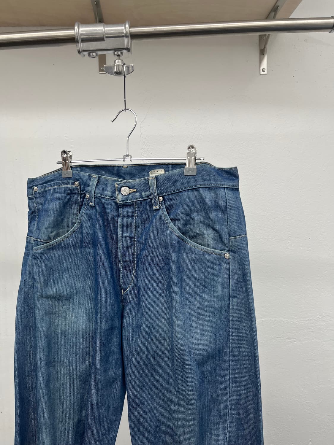[35] LEVIS ENGINEERED CURVED JEANS 상품이미지2