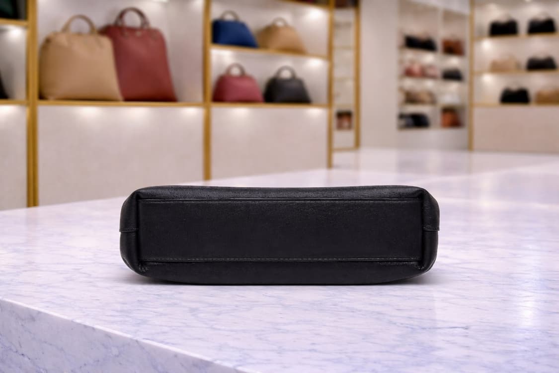 [S급] 보테가베네타 트라이앵글 포인트 탑 핸들백 판매합니다!!! 상품이미지2