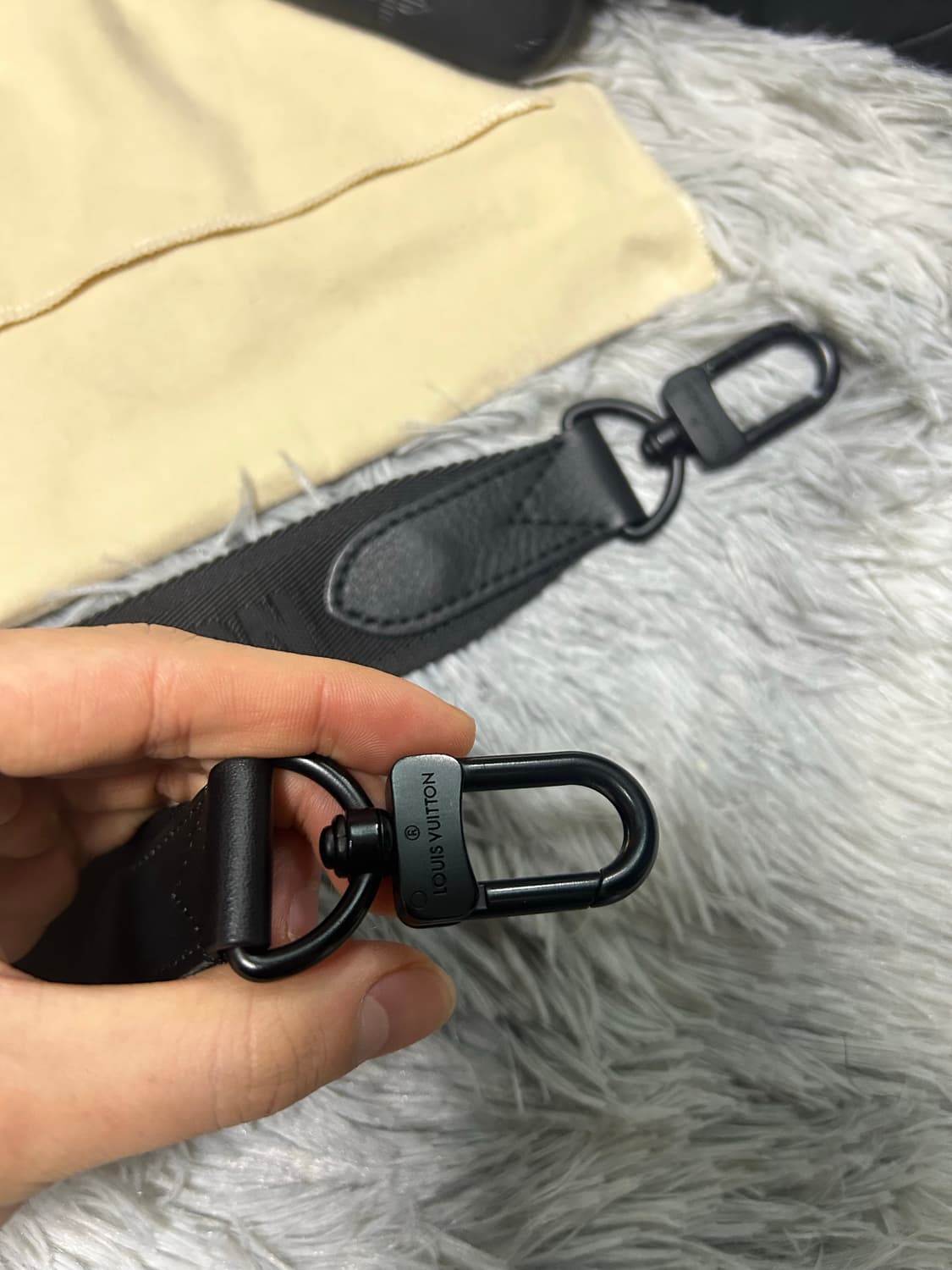 [풀구성/신형] 루이비통 쉐도우 트리오 메신저백 상품이미지10