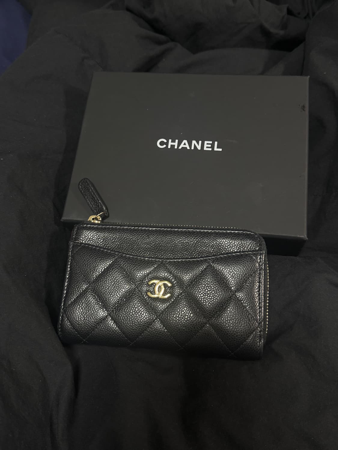 샤넬 클래식 그레인드 카프스킨 골드 메탈 지퍼 카드홀더 블랙 상품이미지1