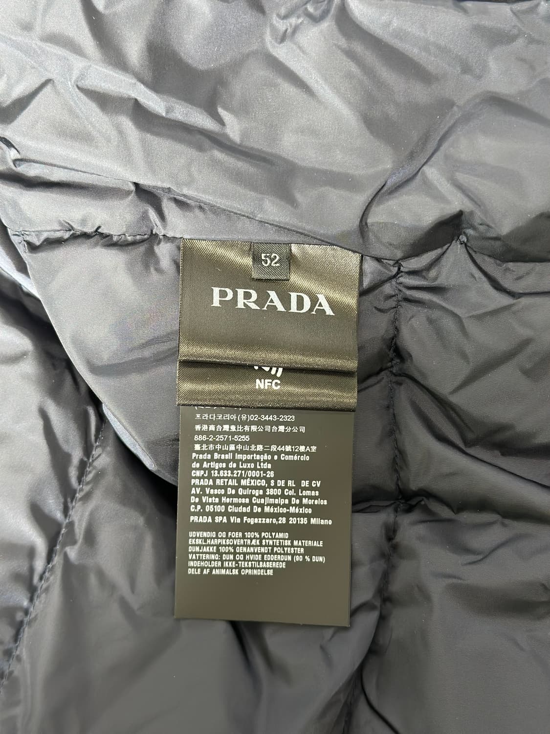 [정품] 프라다 트라이앵글 로고 다운 패딩 네이비 상품이미지7