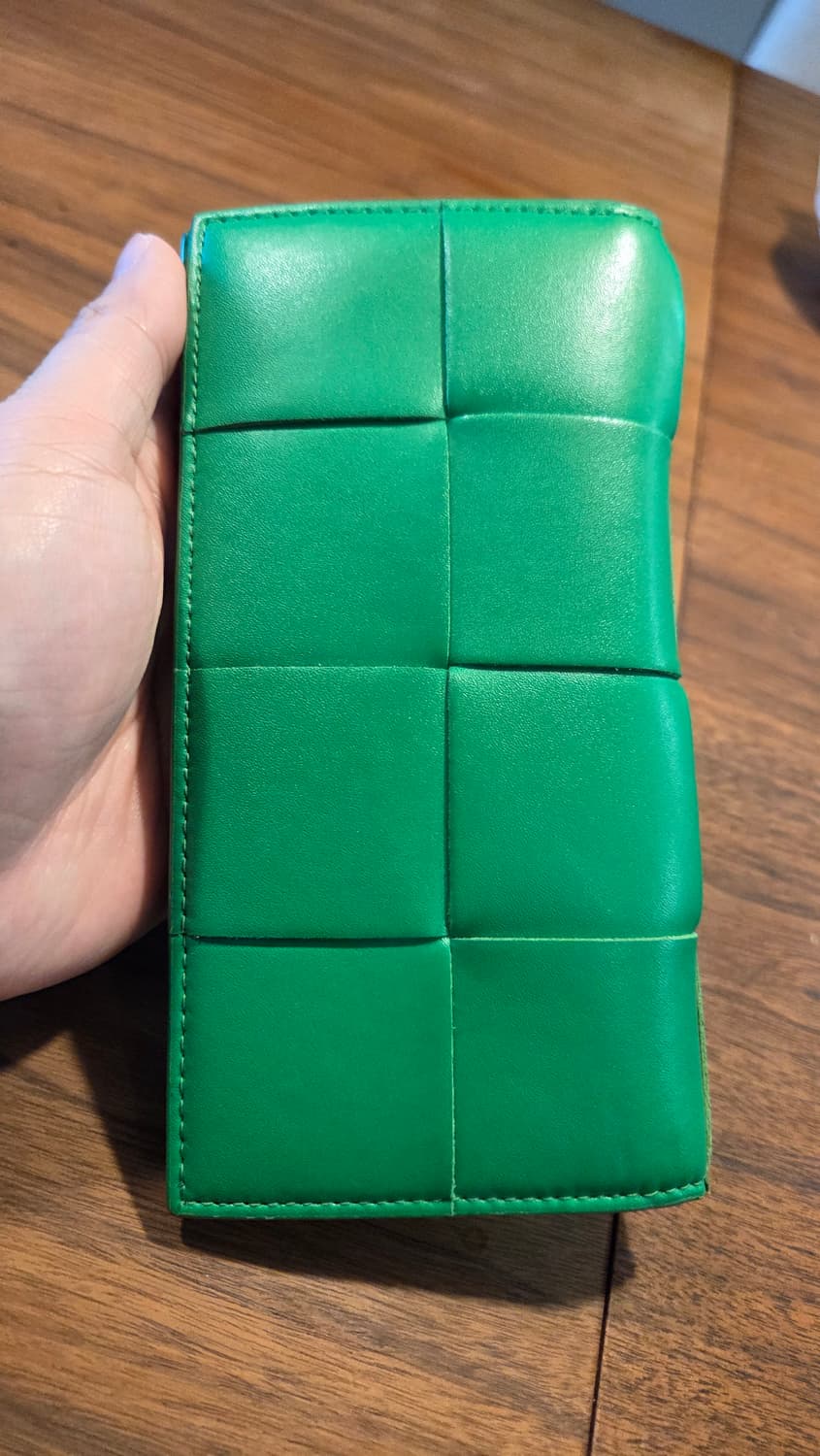 보테가베네타 그린 장지갑입니다. 상품이미지4