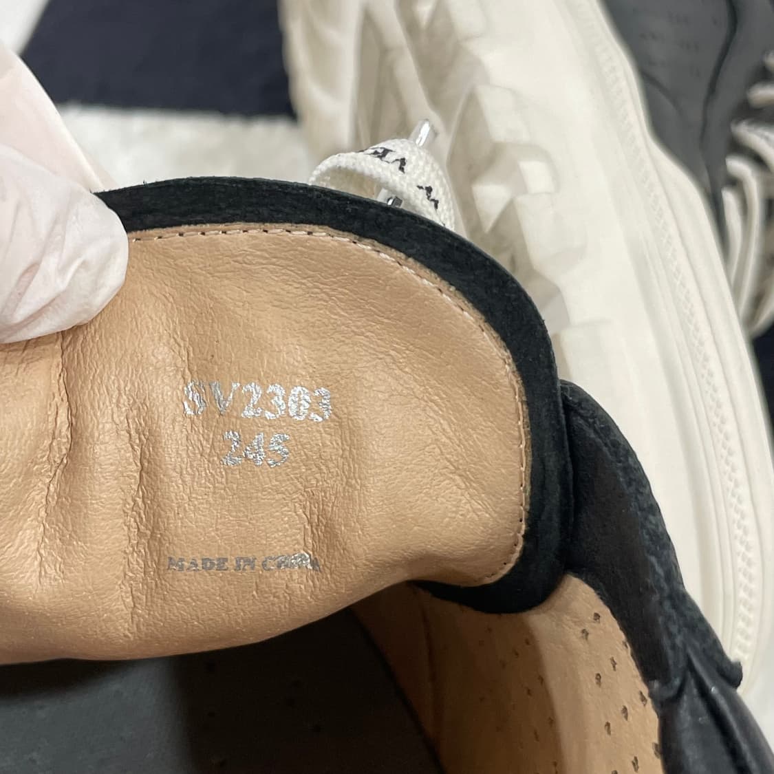 베라왕 램스킨 스니커즈 245mm 상품이미지9