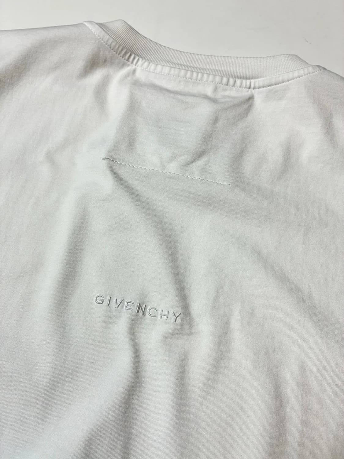 지방시 4G 자수 로고 코튼 슬림핏 반팔 티셔츠 PN9095 상품이미지7