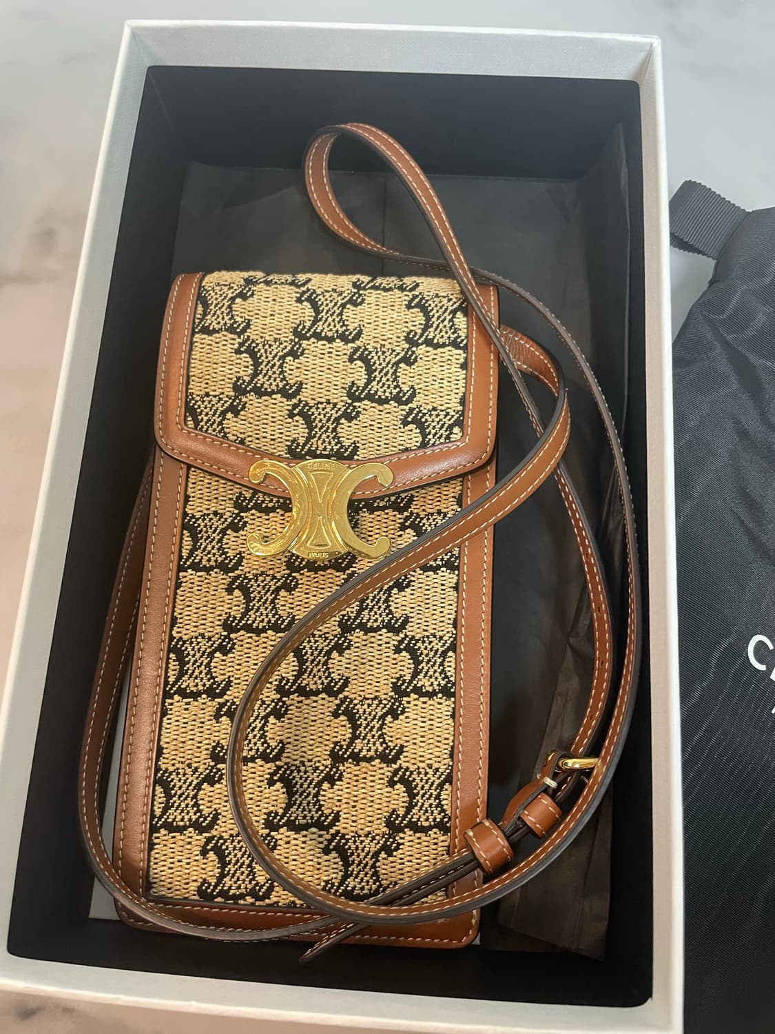 셀린느 트리오페  버티컬 폰 파우치 미니 크로스백 내추럴 탄 상품이미지2