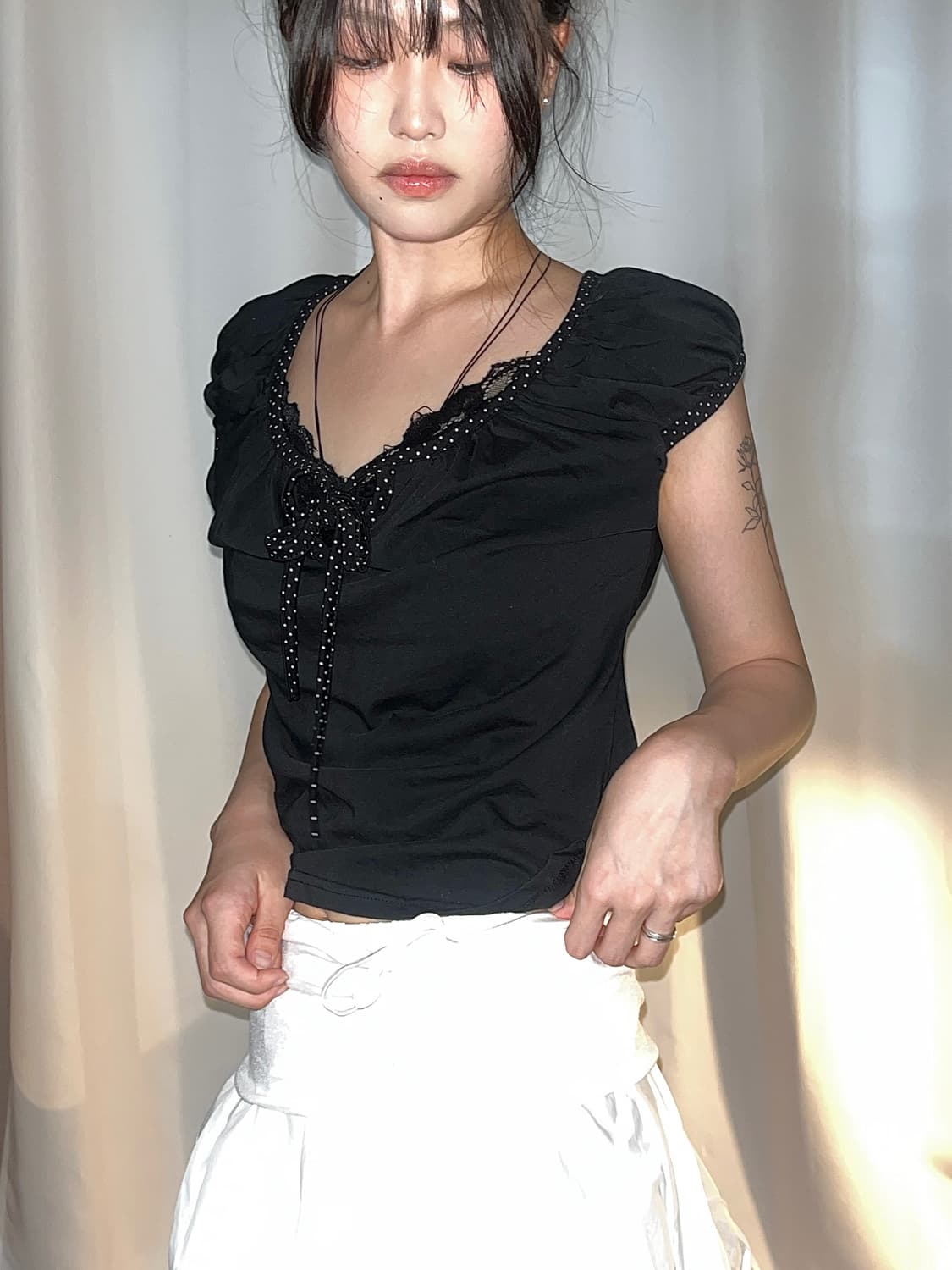 새제품) 도트 셔링 리본 티셔츠 블랙 (개별 구매 가능, 일괄구매 할인) 상품이미지1
