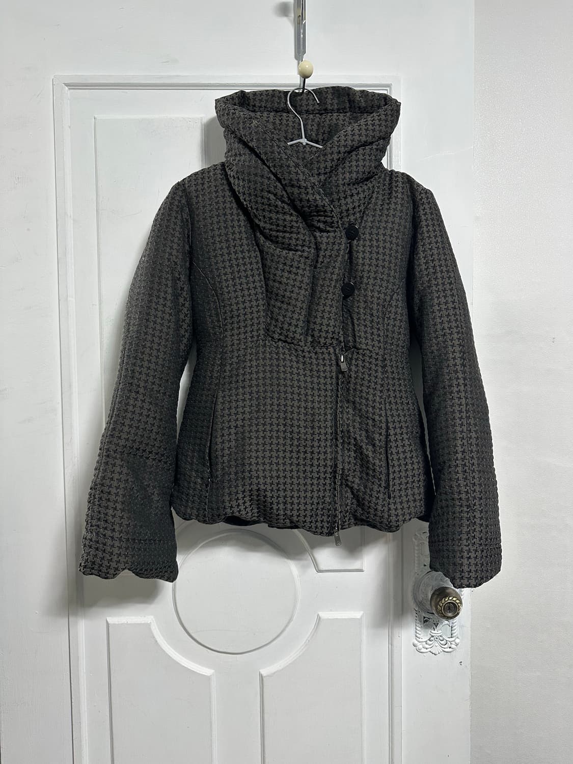 아르마니꼴레지오니 숄카라 패딩 상품이미지1