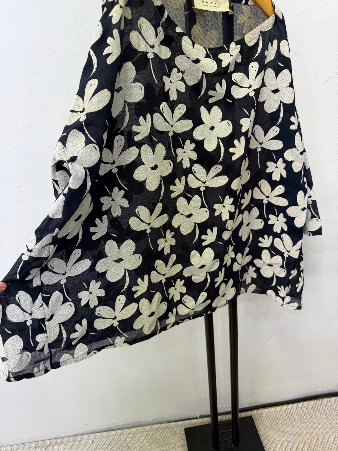 정품) 마르니 오버핏 플라워 프린트 블랙 블라우스 40 상품이미지3