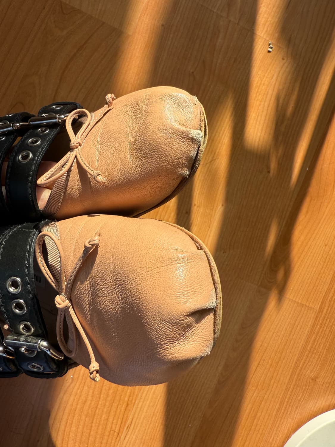 미우미우 발레리나 슈즈 베이지 블랙 37 상품이미지3