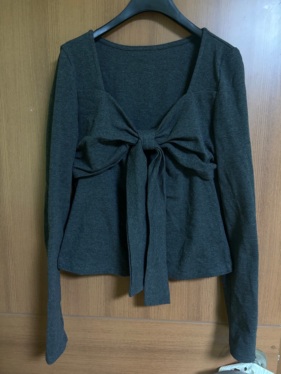 리본 브이넥 긴팔 티셔츠 상품이미지2