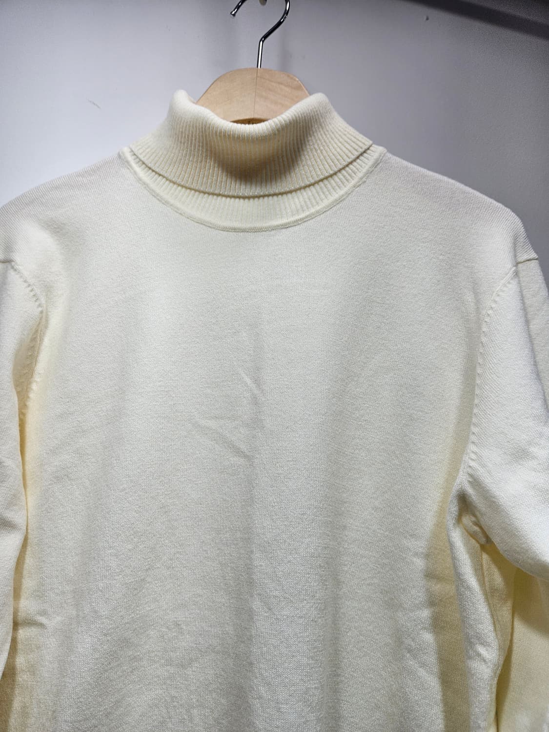 게스(Guess) 아이보리 터틀넥 니트 M 상품이미지4