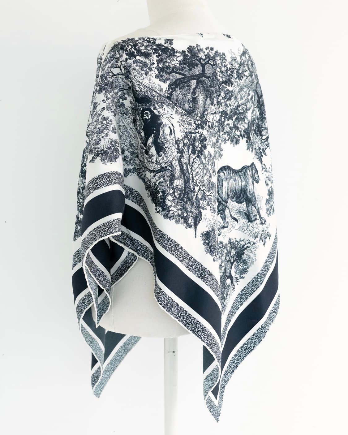 디올 트왈 드 주이 정글 모티브 실크 스카프 상품이미지3