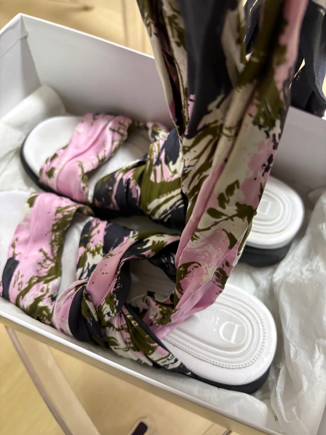 디올 실크 스트랩 샌들 👡🩷 상품이미지5