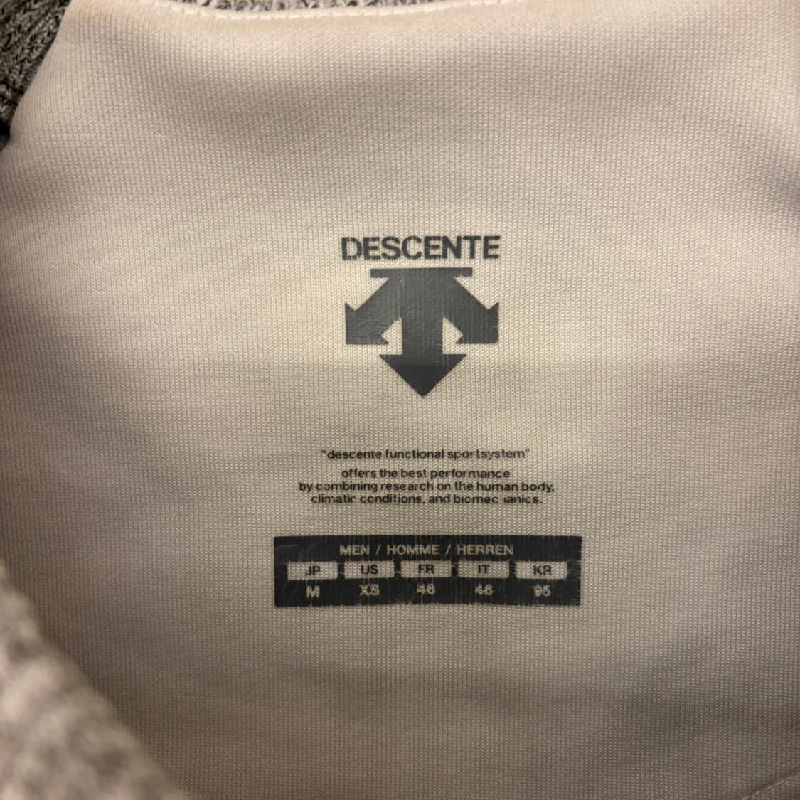 데상트 메이플 캐나다 그레이 맨투맨 상품이미지3