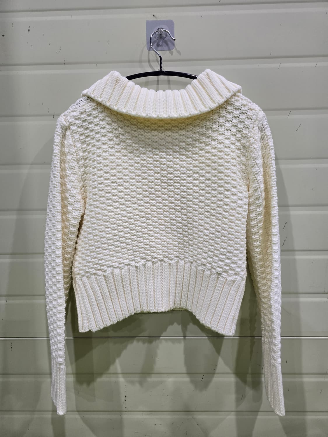 아이보리 니트 가디건 보석 단추 장식 상품이미지6