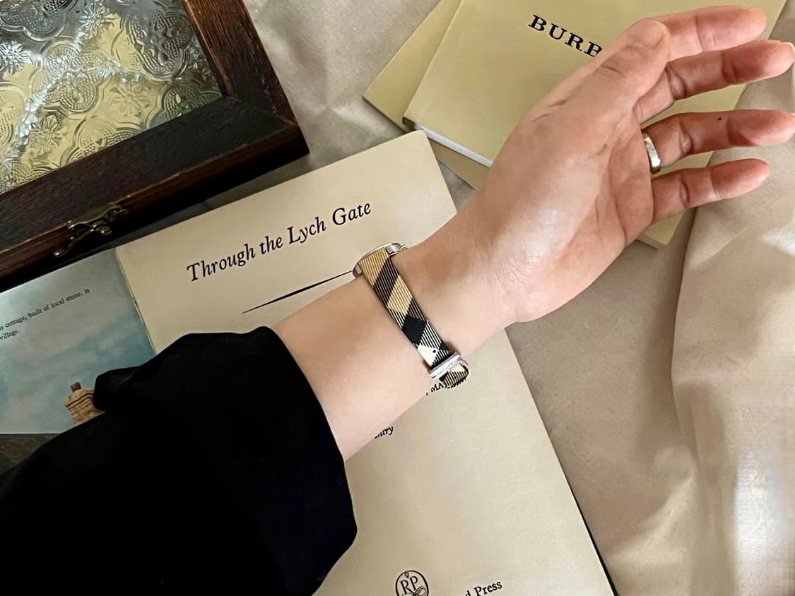 버버리 실버 라운드 여성 시계  상품이미지10