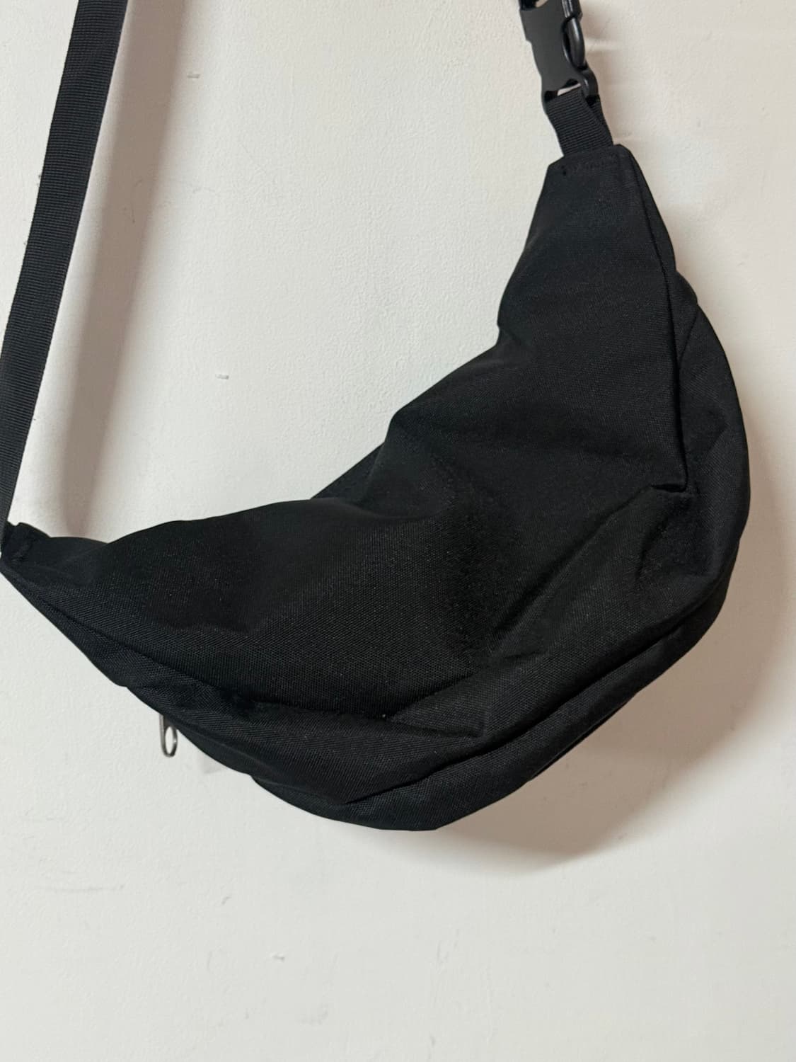 잔스포츠 블랙 힙색 슬링백 상품이미지5