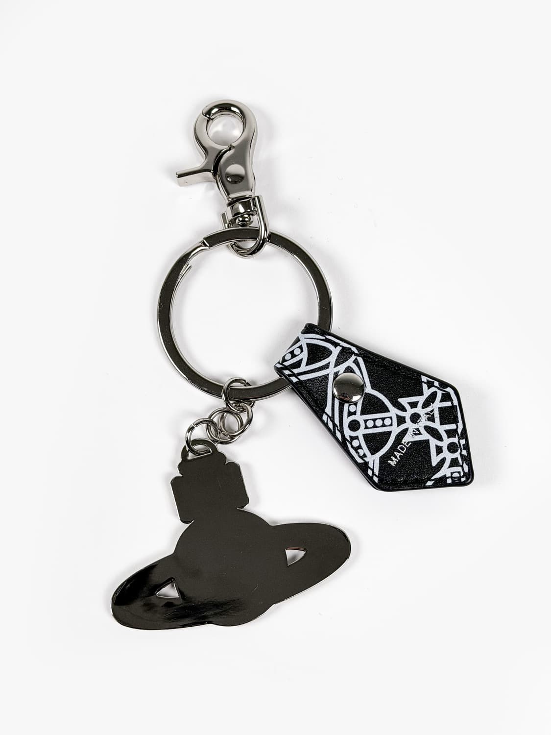 비비안웨스트우드 레더 메탈릭 블랙 앤 화이트 키링 상품이미지5