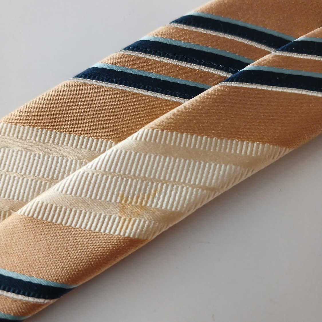 제냐 실크 베이지 스트라이프 넥타이 9.2cm A등급 A19111
 상품이미지6