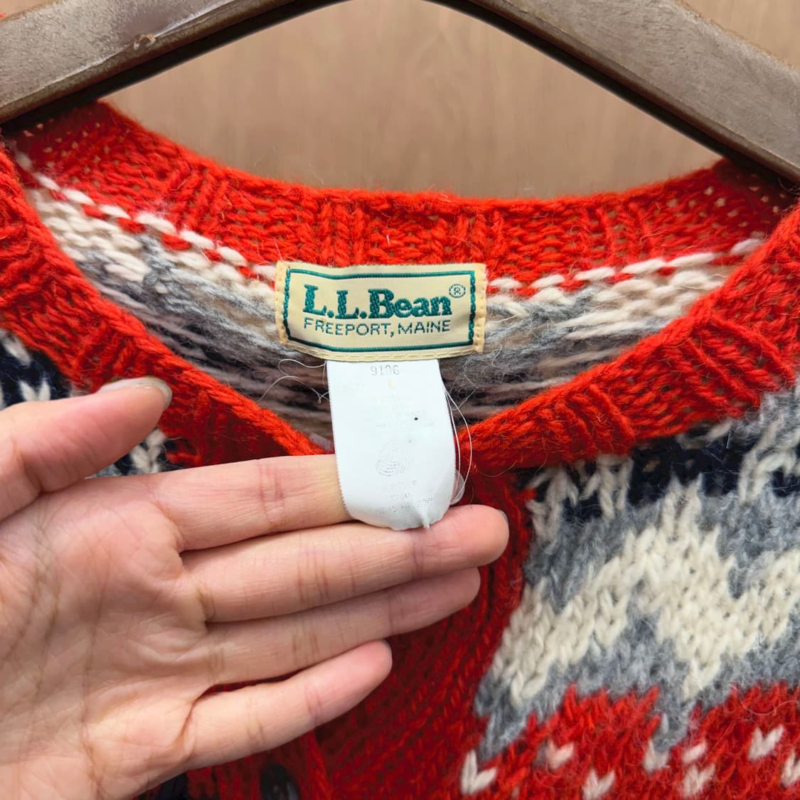 엘엘빈 라운드넥 니트 가디건 노르딕 패턴 디테일 레귤러핏 레드 상품이미지7