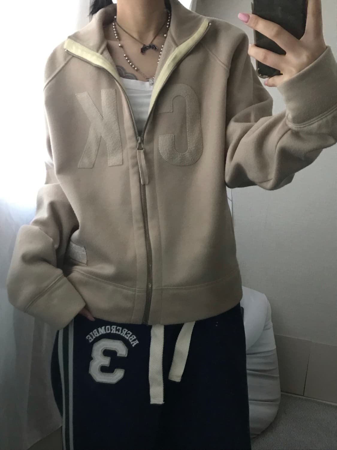 켈빈클라인 빅로고 면집업 상품이미지1