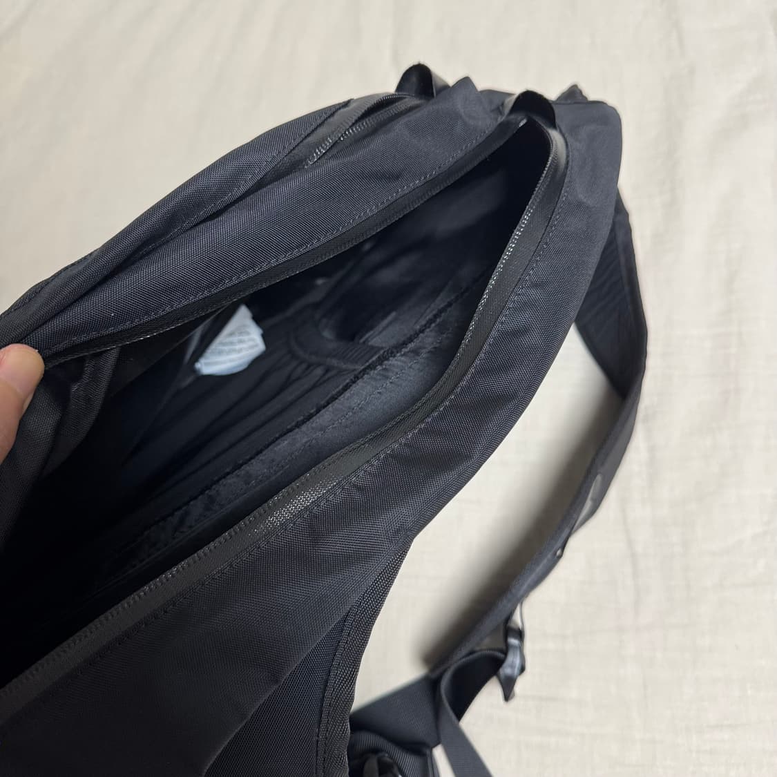 아크테릭스 퀴버 크로스바디 팩 블랙  상품이미지3