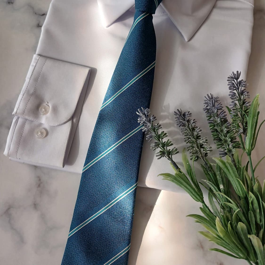 듀퐁 블루 스트라이프 자수 로고 넥타이 8.8cm A+등급 A18980
 상품이미지5