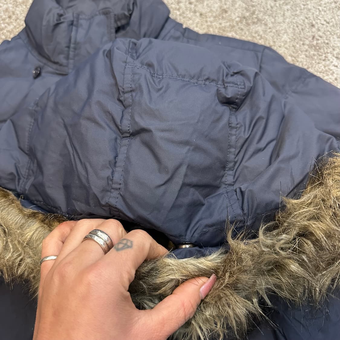 아베크롬비 울프죠 네이비 푸퍼 크롭 패딩M 상품이미지3