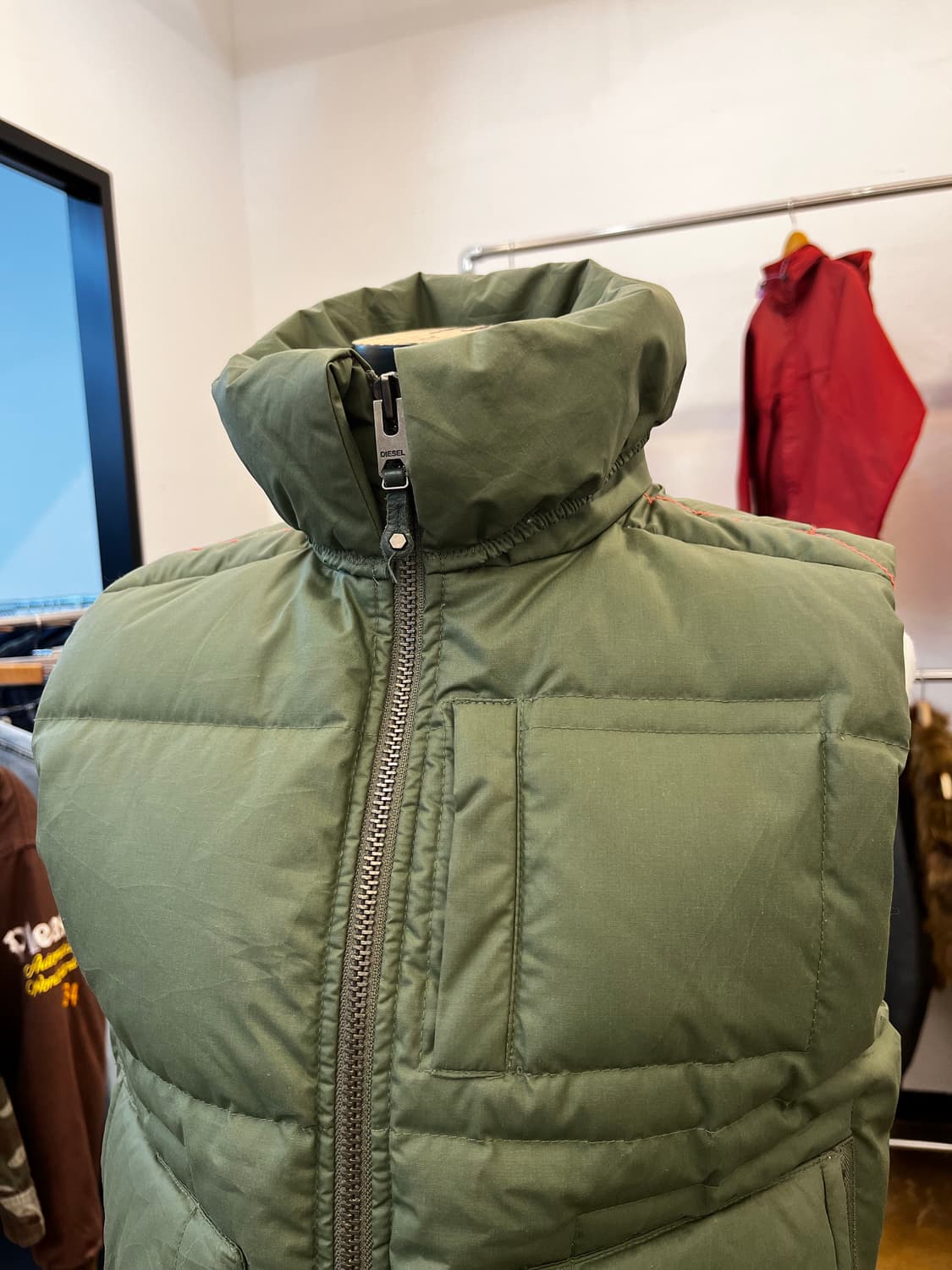 디젤 밀리터리 패딩 베스트 카키 상품이미지3