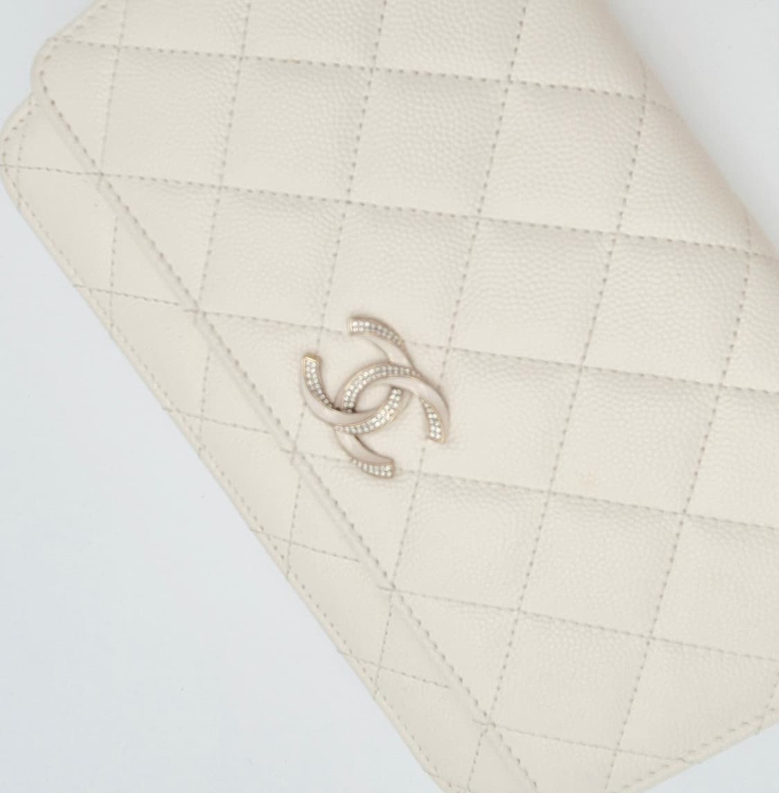 샤넬 클래식 WOC 캐비어
화이트 금장
체인백 크로스백
 상품이미지4