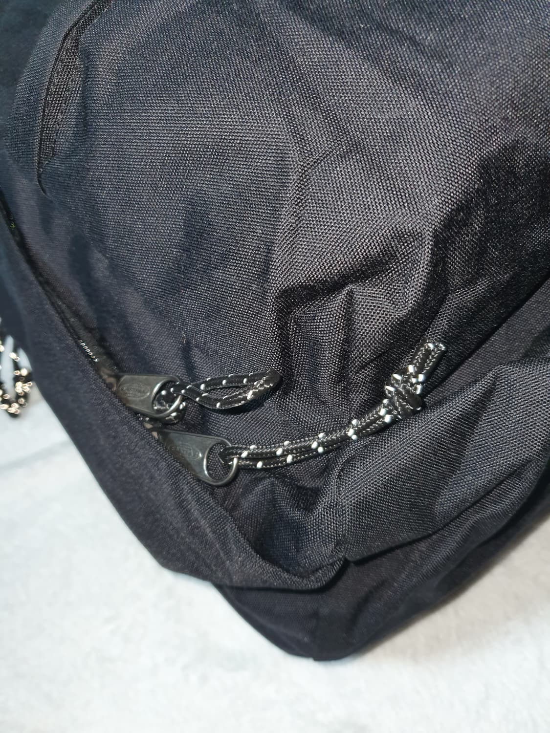 이스트팩 백팩.노트북수납가능 EASTPAK.BK 상품이미지3