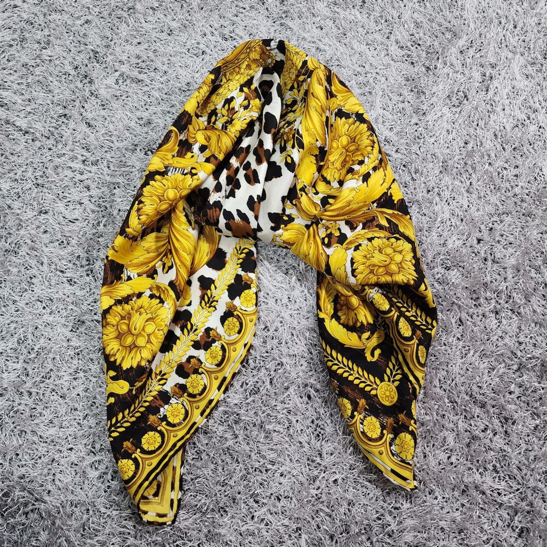 베르사체 실크 스카프 상품이미지2