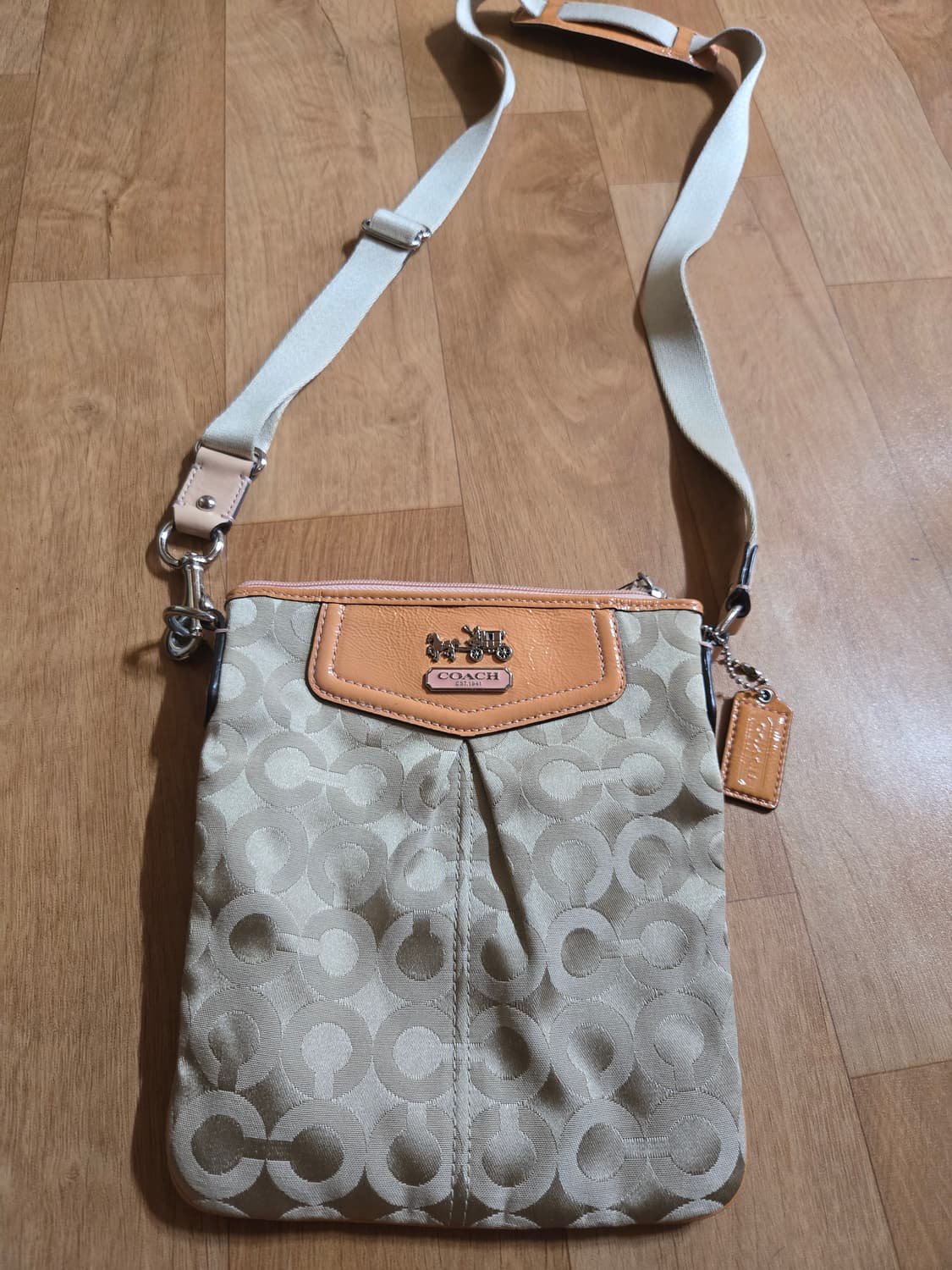 코치 미니 크로스백 상품이미지2