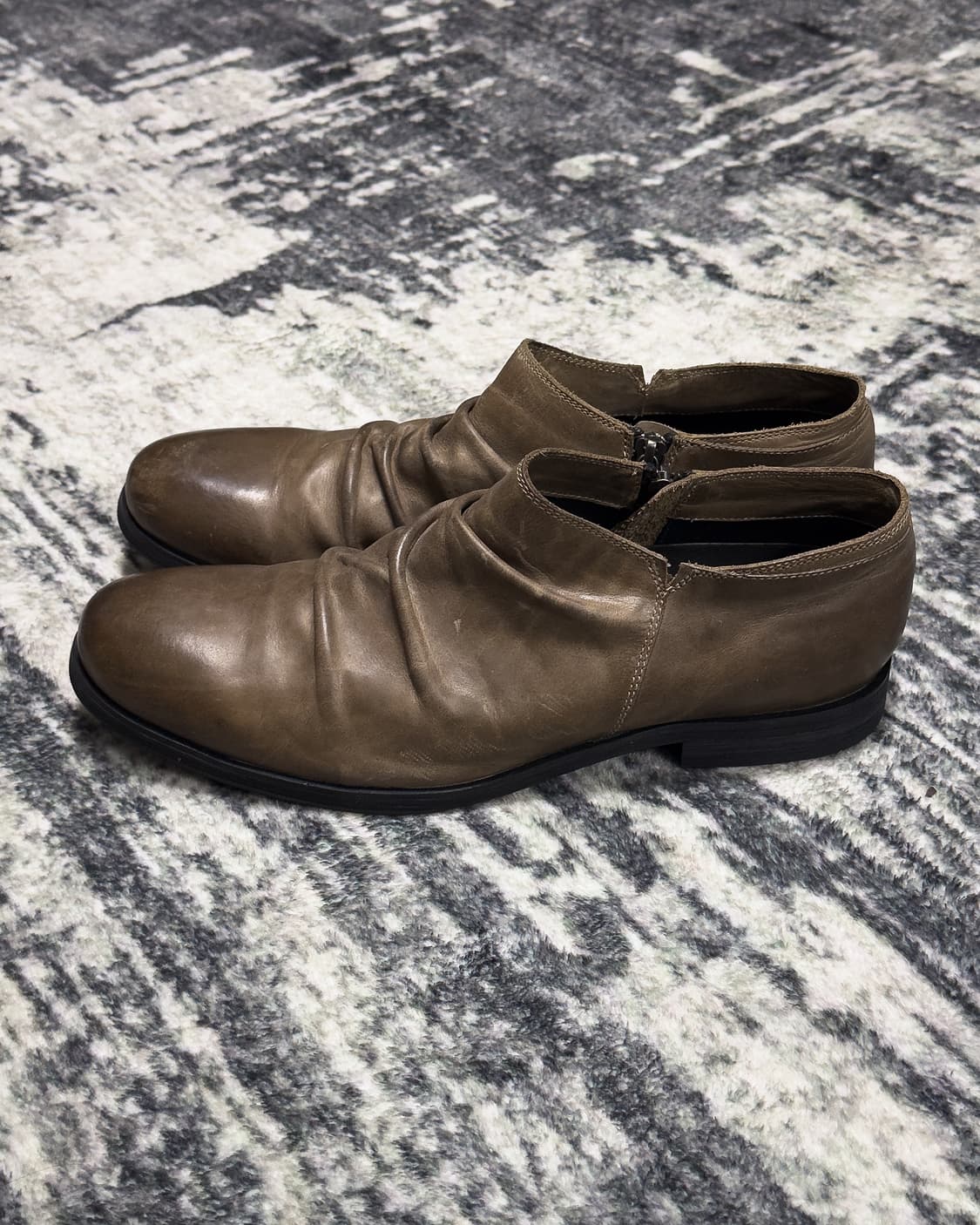 {SCHLUSSEL} Drape Side-Zip Loafer 상품이미지3