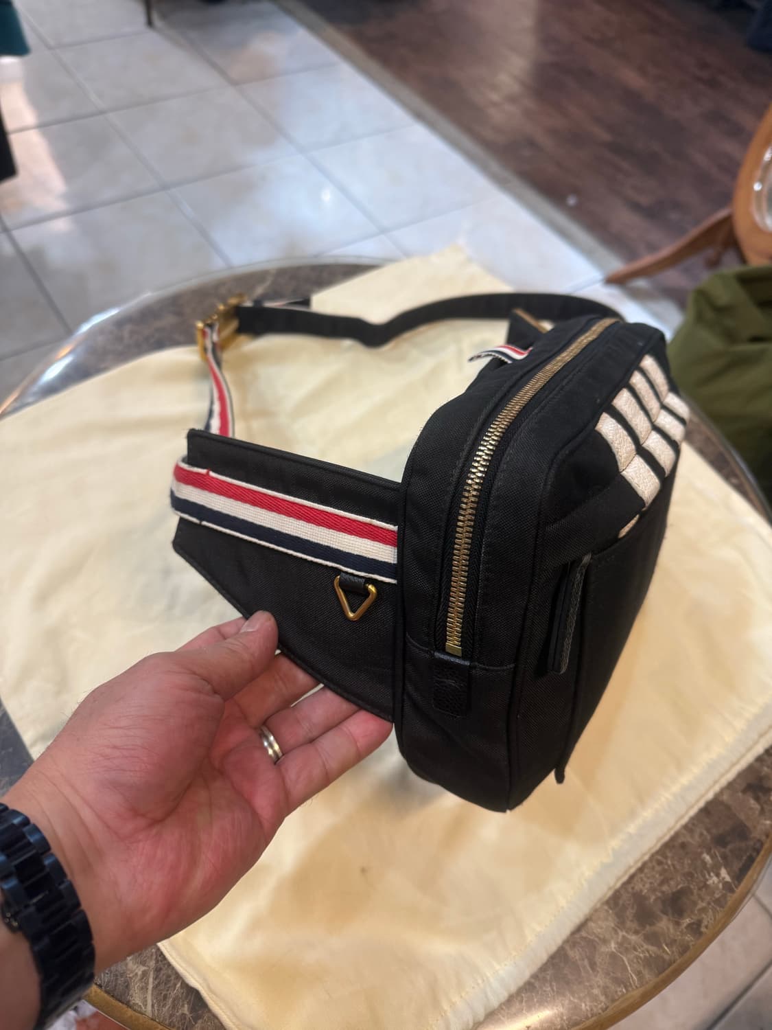 정품 톰브라운 벨트백 팝니다 상품이미지4