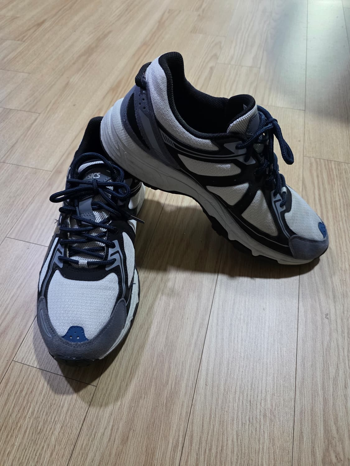 아식스 젤 벤쳐 6 화이트 블랙 색상 등산화 270 상품이미지2