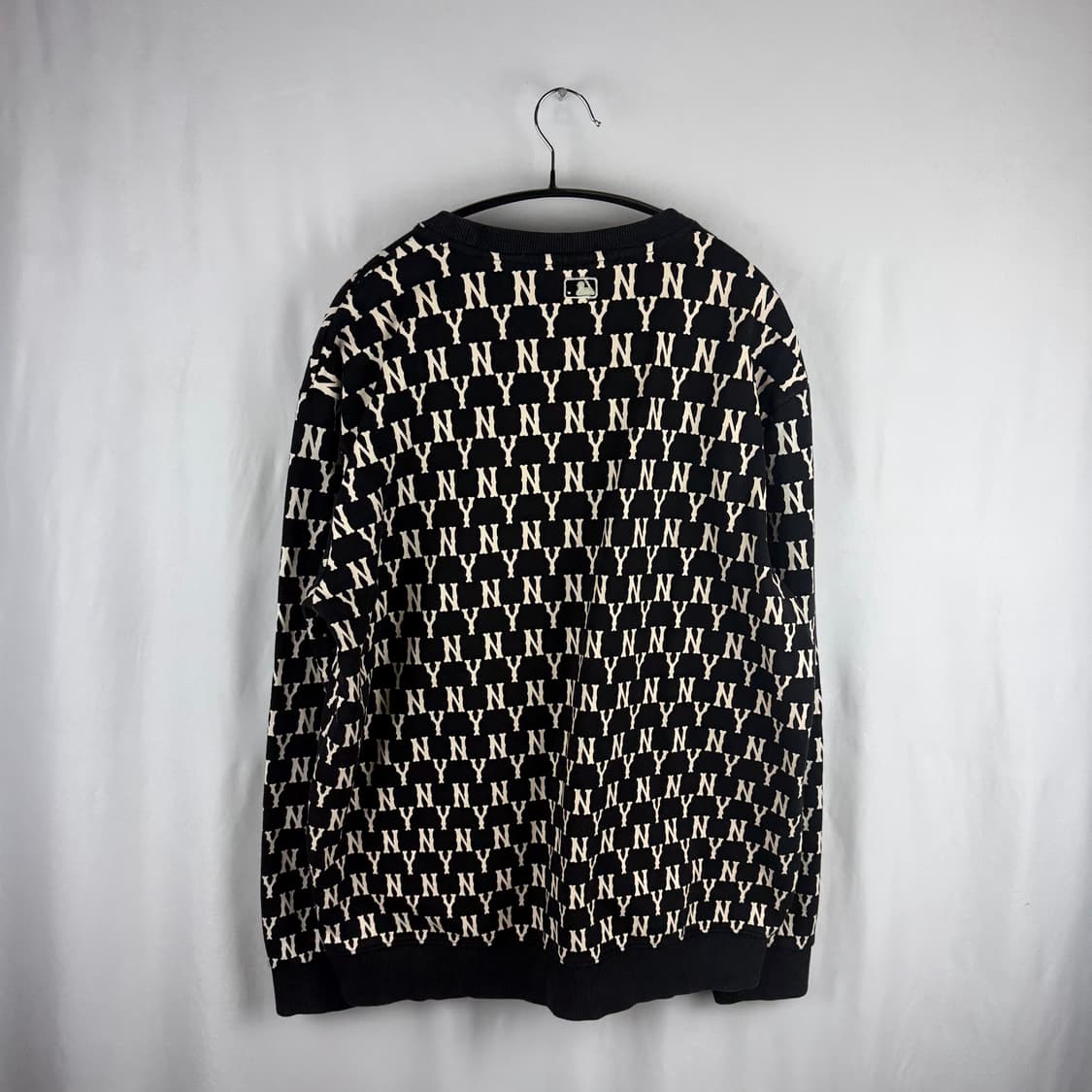 M) MLB 뉴욕양키즈 모노그램 맨투맨 블랙 상품이미지6