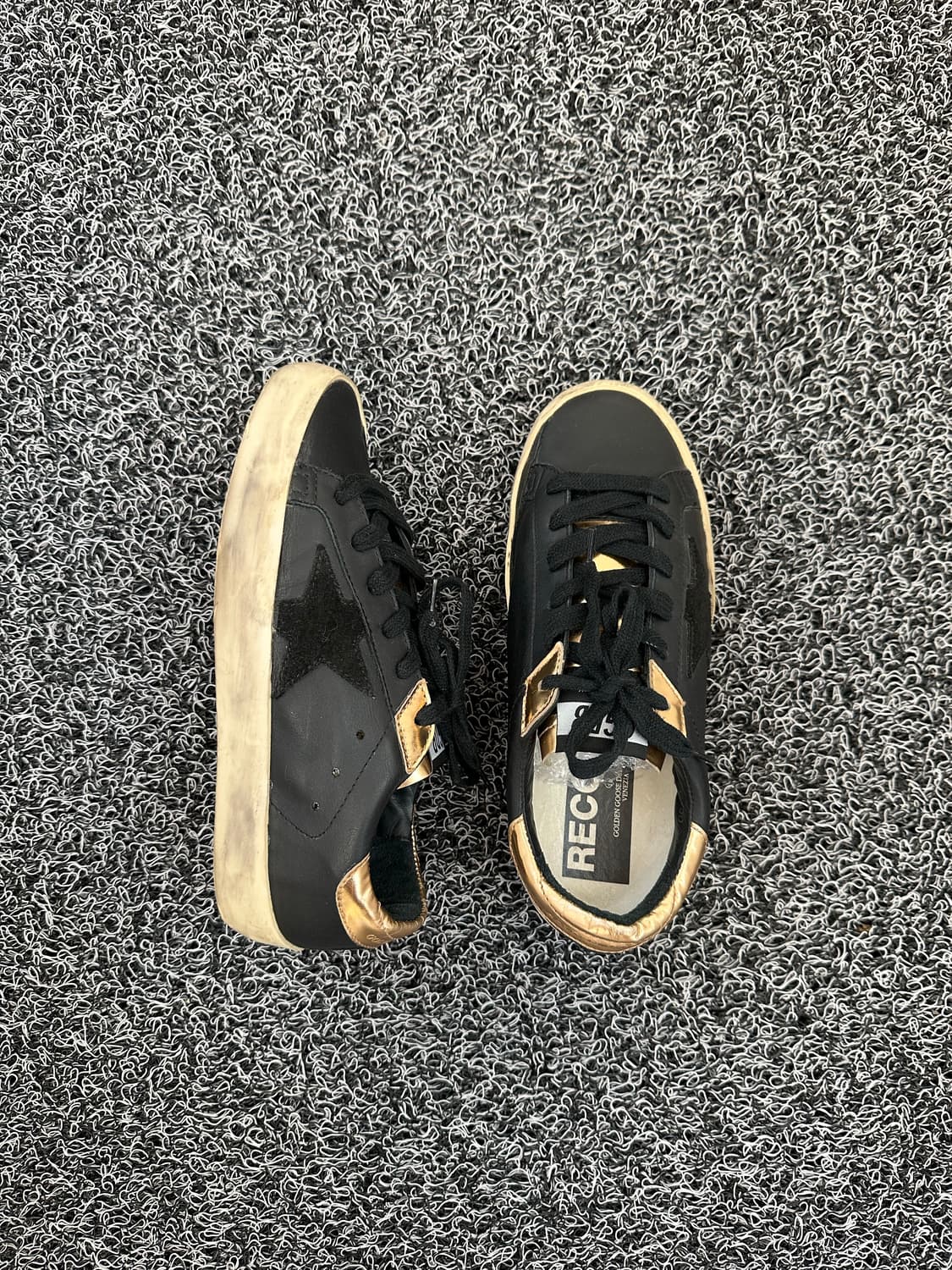 골든구스 슈퍼스타 블랙 스니커즈 35 / 225 상품이미지2