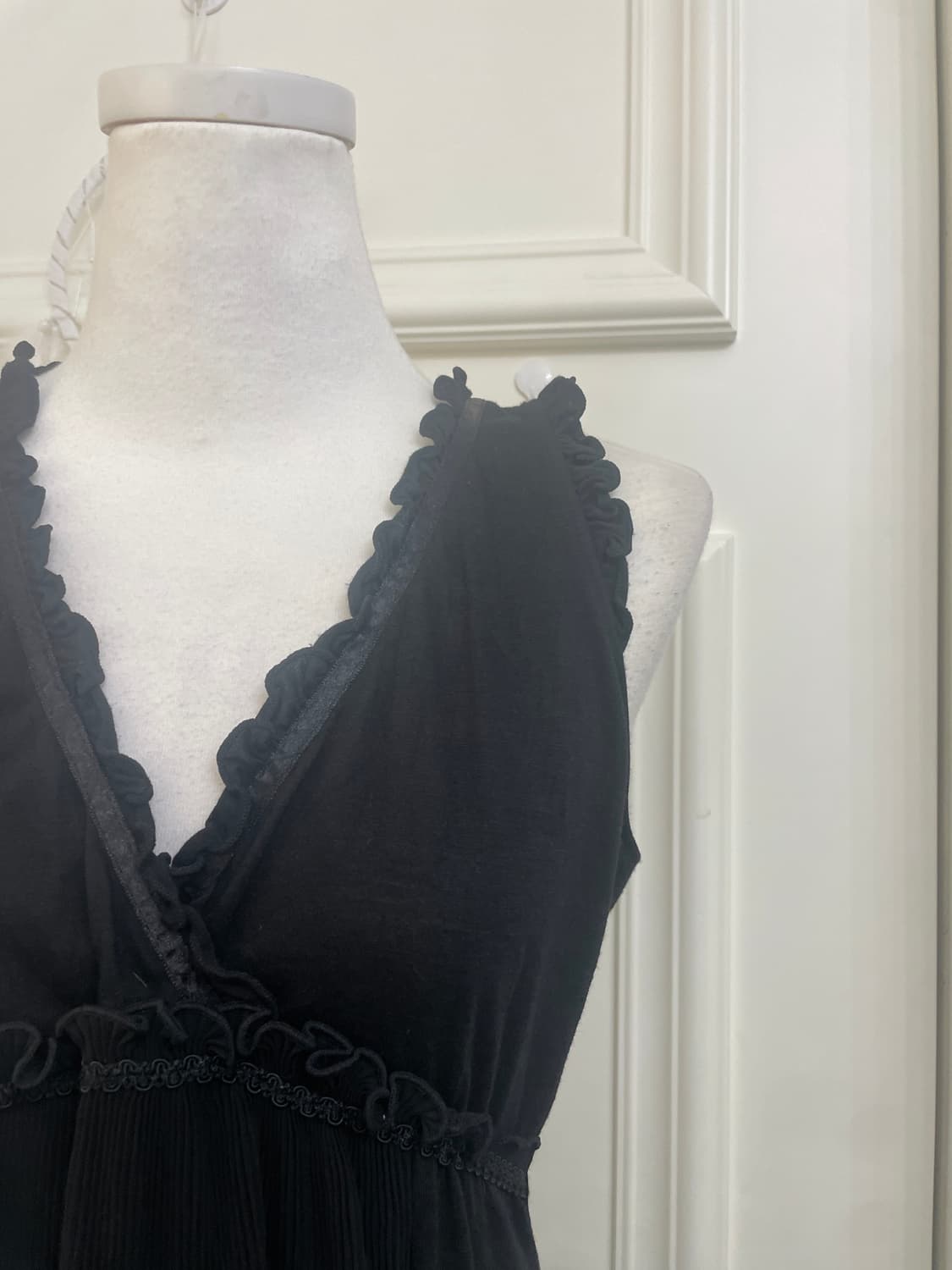 black cotton pleats point v-neck opc 상품이미지5
