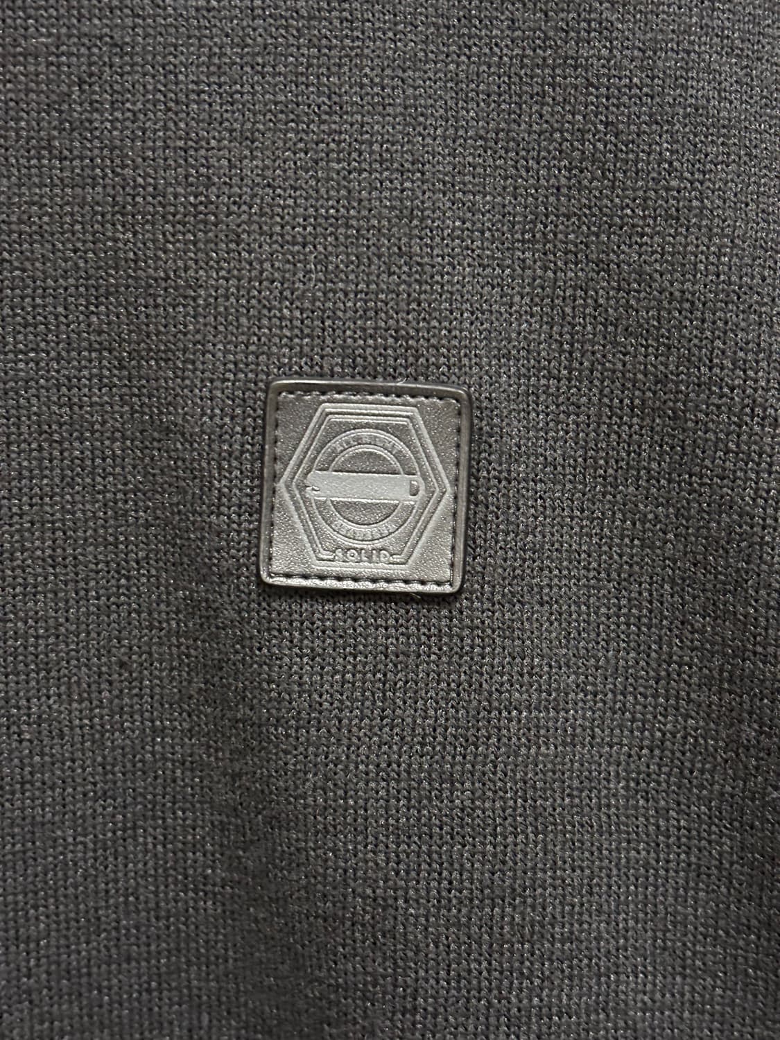 23SS)솔리드옴므 세미오버핏 백로고 반팔니트46/블랙 상품이미지4