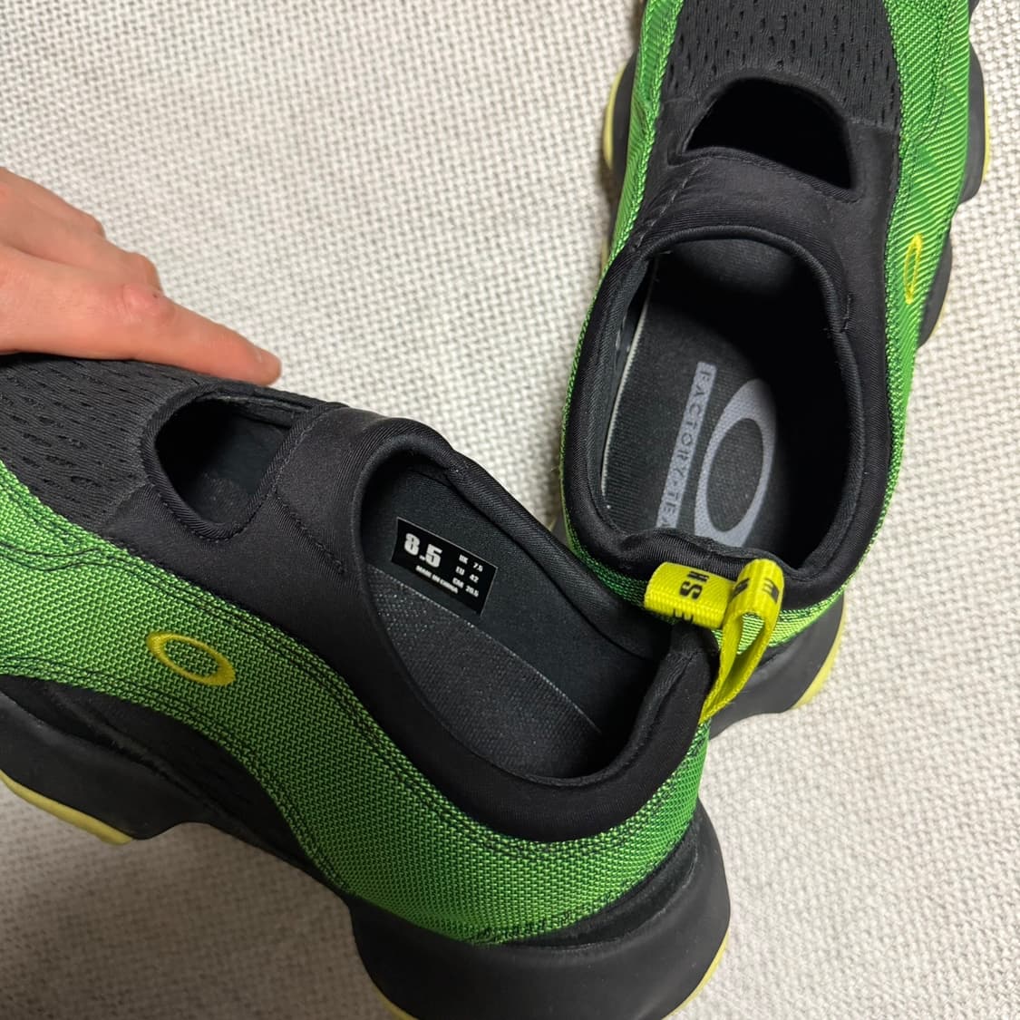 오클리 팩토리 팀 x 브레인 데드 플래시 샌들 그린 레몬 상품이미지5