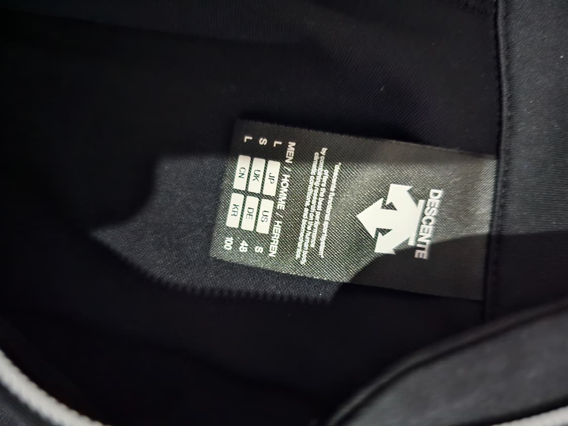 데상트 블랙 집업 95/M 상품이미지3