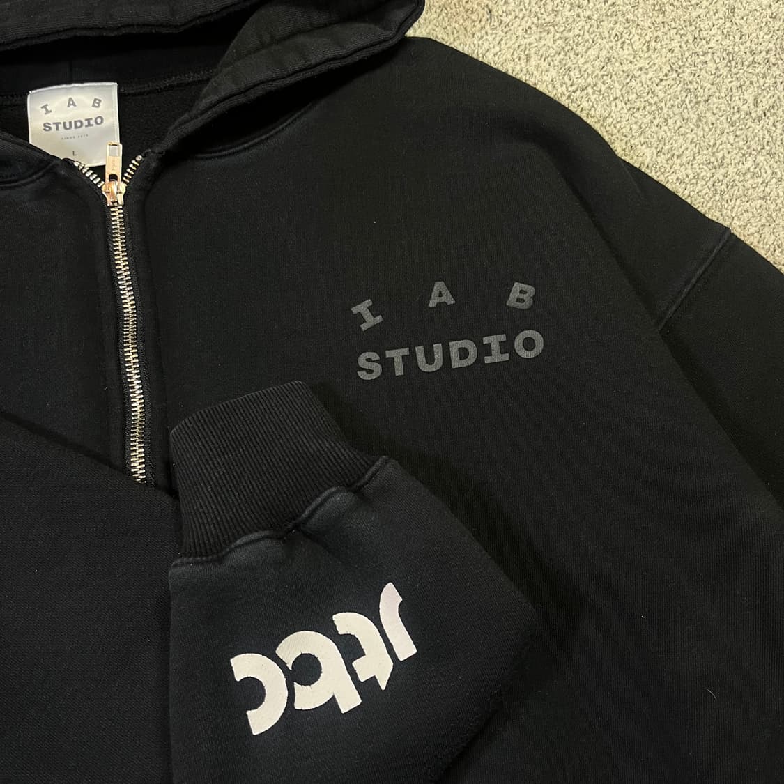 아이앱 스튜디오 x JTBC 빅로고 후드집업 상품이미지2