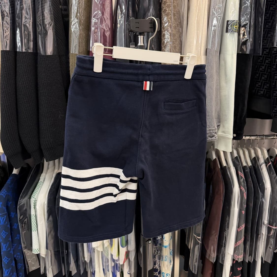 [리오브전포점] 톰브라운 사선 완장 자수 금장 반바지 상품이미지2