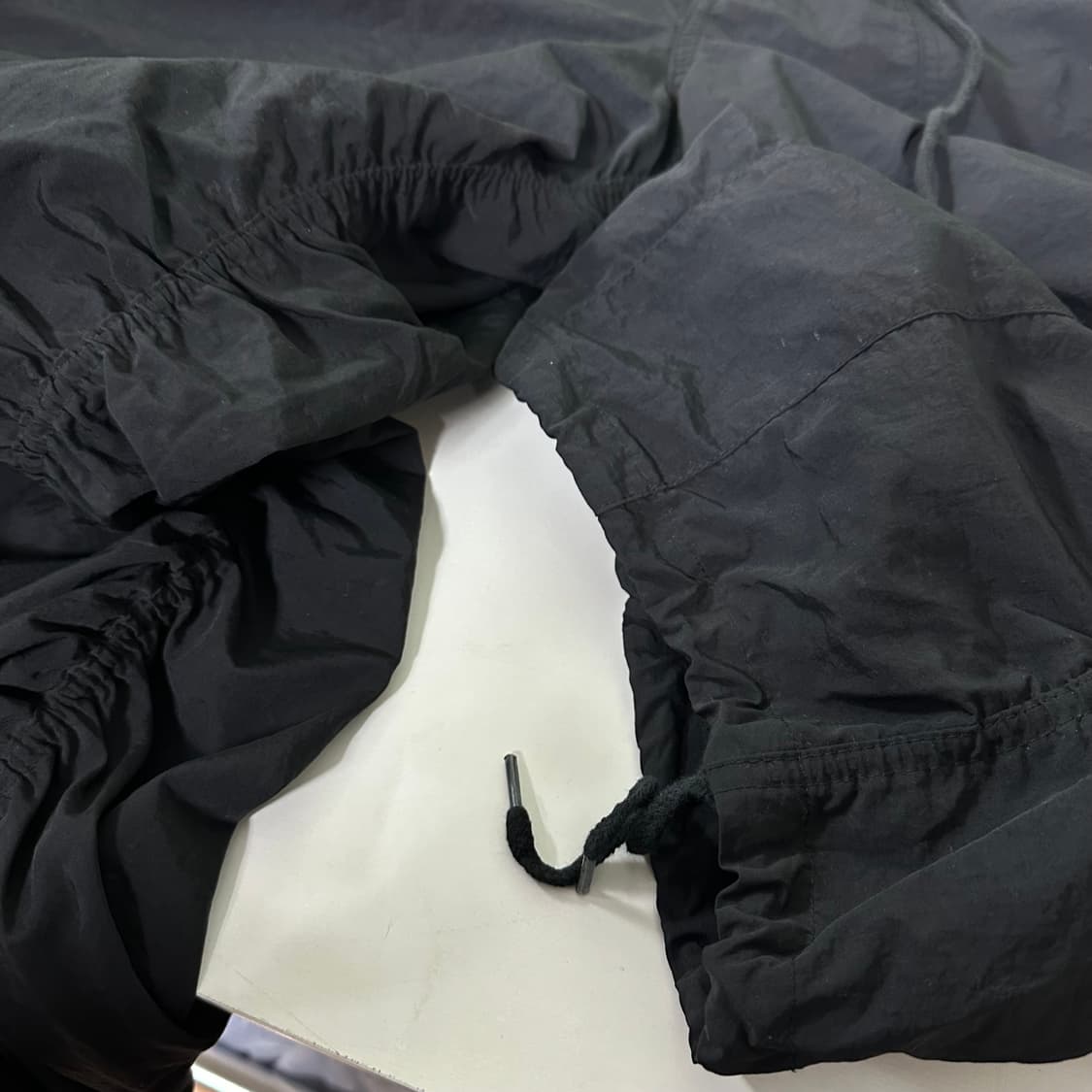 S-M 엑스톤즈 블랙 루즈핏 셔링 나일론 카고팬츠 상품이미지3