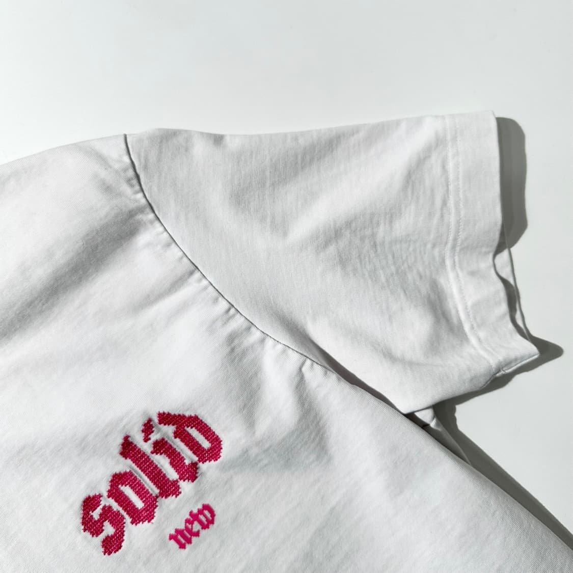 솔리드옴므 로고 자수 반팔 티셔츠 상품이미지5